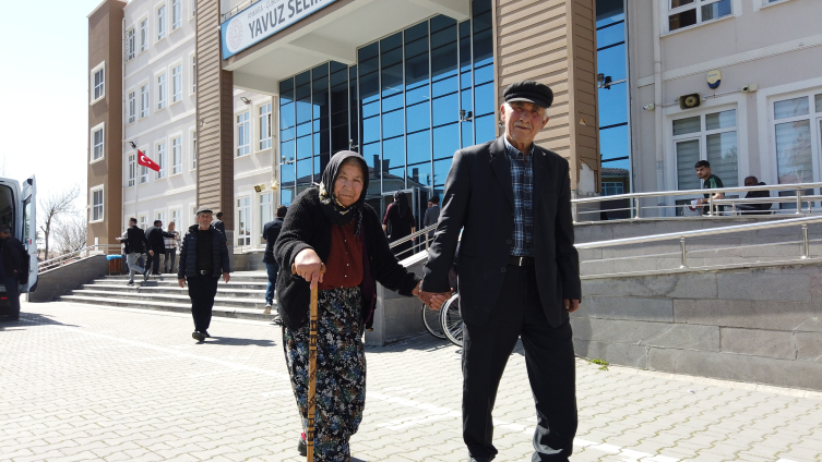 Ankara'da huzurevi sakinleri oy kullandı