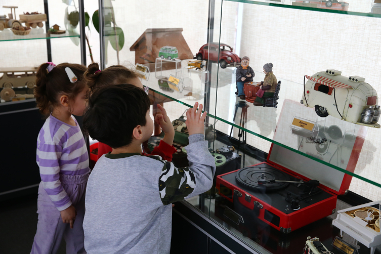 Çocuklar "kültür dostu okul"da geleneksel oyunları öğreniyor