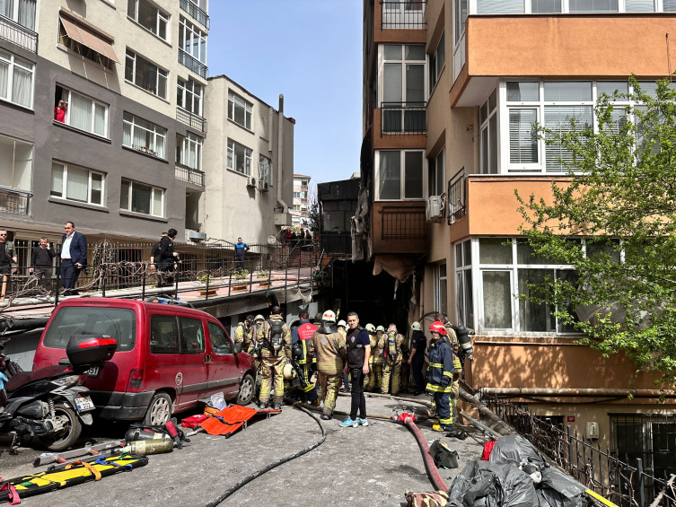 İstanbul'da işletmede yangın: 5 ölü