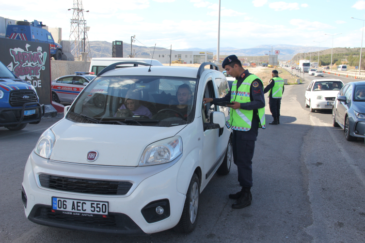 Kilit kavşak Kırıkkale’de bayram trafiği yoğunluğu