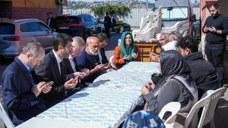 İstanbul Valisi Gül'den Beşiktaş'taki yangında ölenlerin ailelerine taziye ziyareti