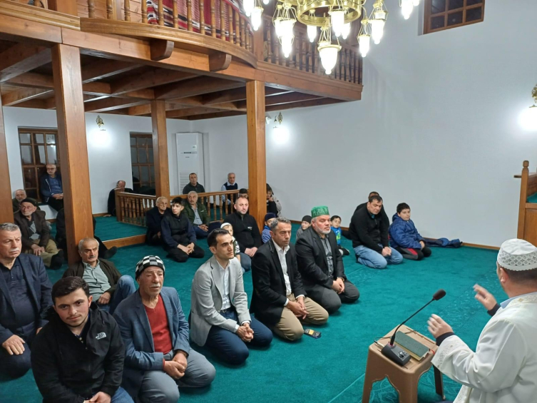 Rize'de tarihi cami yeniden ibadete açıldı