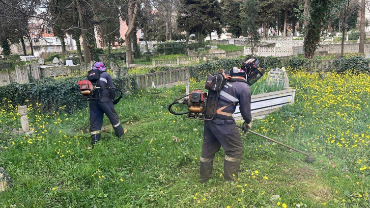Ordu'da bayram öncesi şehitliklerde temizlik çalışması yapılıyor