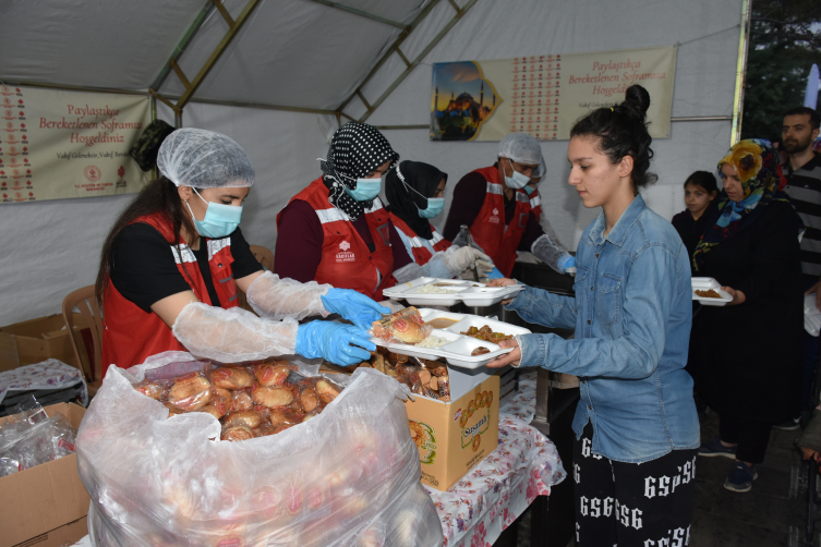 Malatya Vakıfları Bölge Müdürlüğü günlük 8 bin 700 kişiye iftar verdi