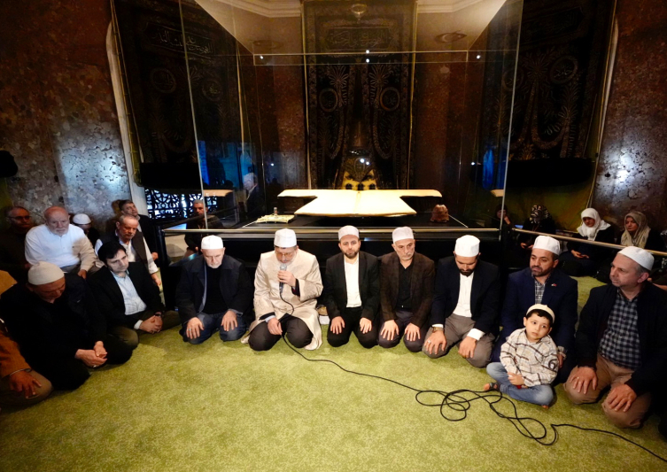 Hırka-i Şerif ziyarete kapatıldı