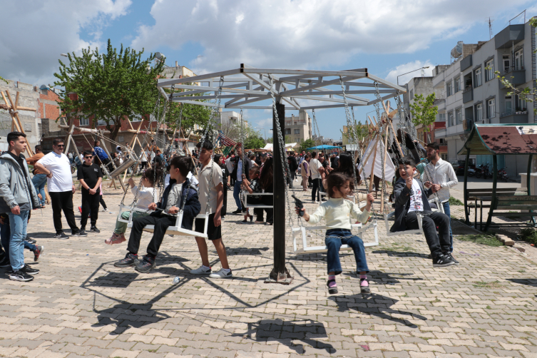 Kilisli çocuklar bayram yerinde gönüllerince eğlendi