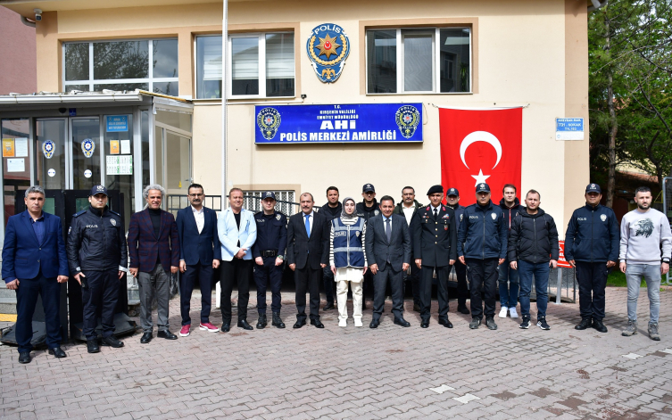 Kırşehir Valisi Buhara, güvenlik güçleri ve hastaların bayramını kutladı