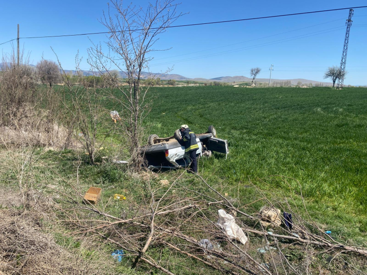 Konya'da devrilen otomobildeki 2 kişi hayatını kaybetti