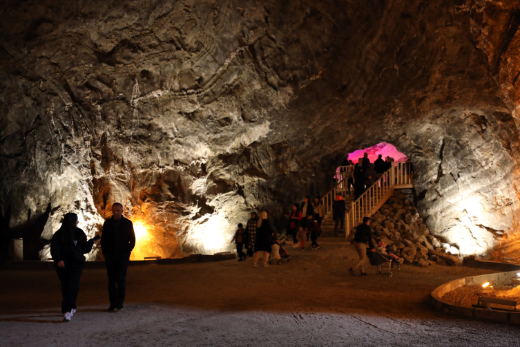 Iğdır'daki tuz mağaraları 10 bin ziyaretçiyi ağırladı