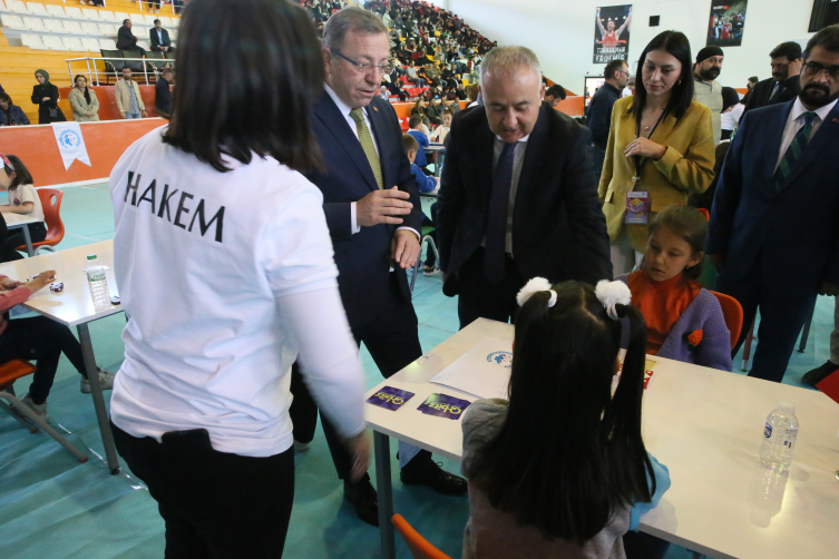 Karslı öğrenciler Akıl Oyunları Turnuvası'nda hünerlerini sergiledi