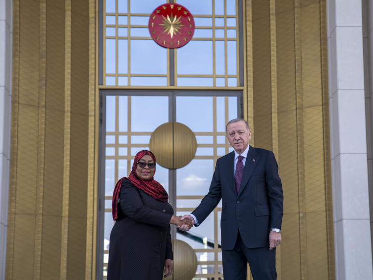 Cumhurbaşkanı Erdoğan Tanzanyalı mevkidaşını resmi törenle karşıladı
