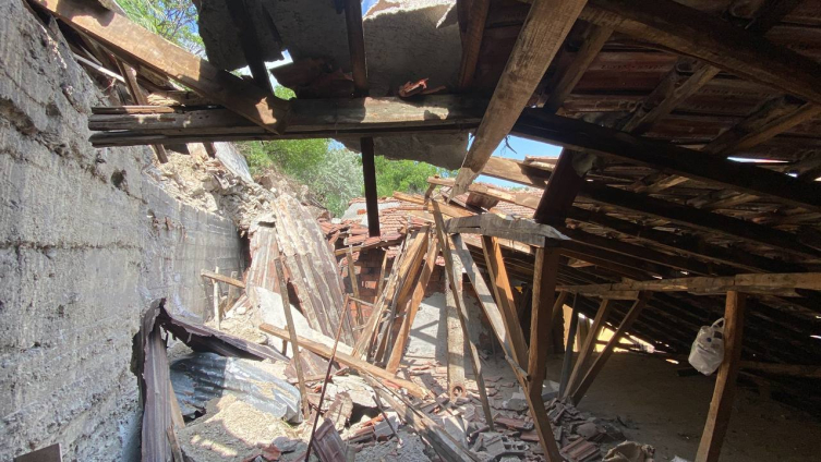Karabük'te heyelan nedeniyle 4 ev tahliye edildi