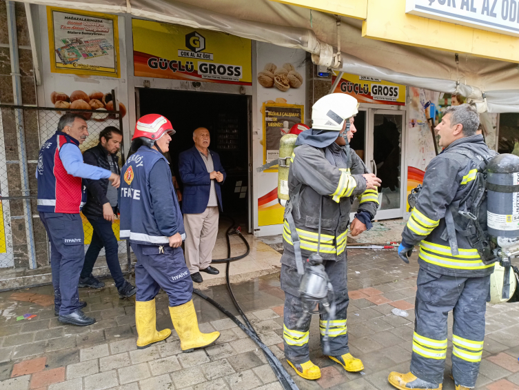 Yozgat'ta markette çıkan yangın hasara yol açtı