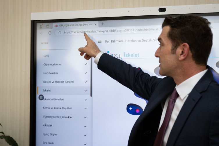MEB yeni müfredatı dijitalle destekleyecek