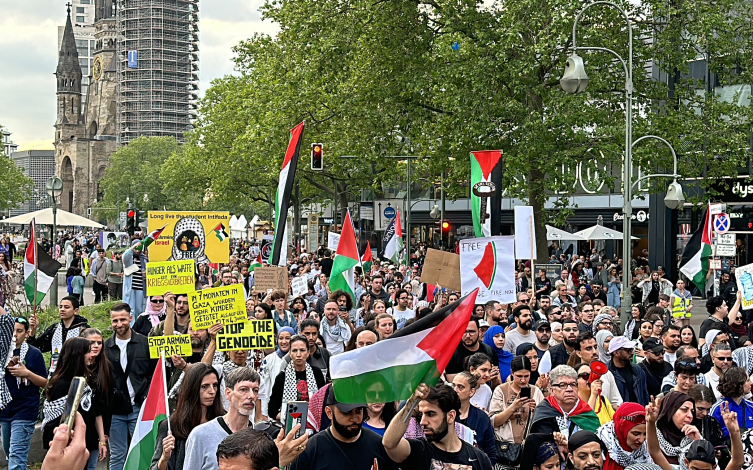 Berlin'de Filistin'e destek gösterisi yapıldı