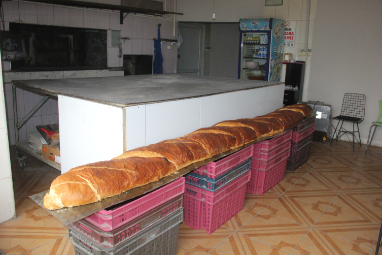 Sivas'ta 3 metre 80 santimetre uzunluğunda ekmek yapıldı