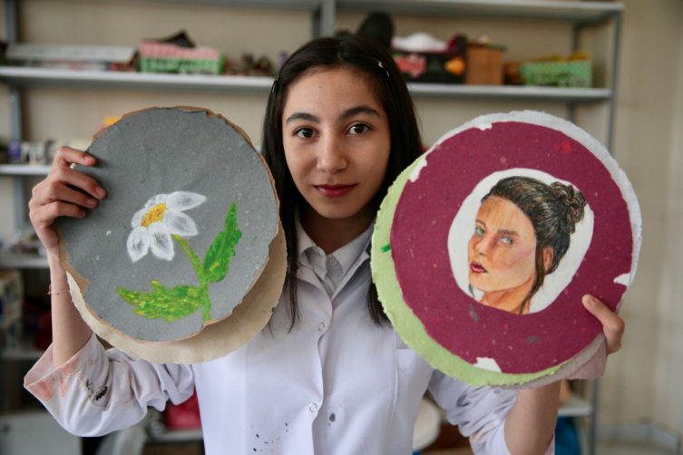 Bolu'da kağıt atıklar öğrencilerin ellerinde sanata dönüşüyor