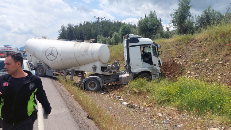 Gaziantep'te tanker minibüse çarptı: 9 ölü, 11 yaralı