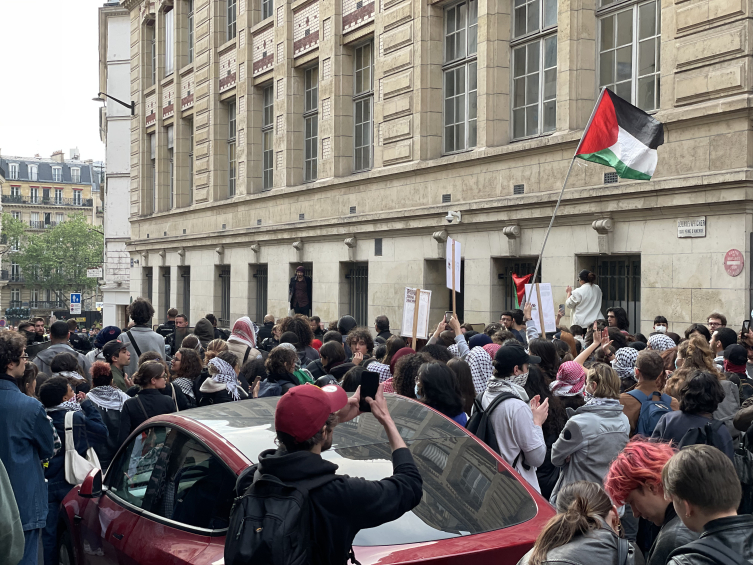 Fransız polisinden Gazze destekçisi öğrencilere biber gazlı müdahale