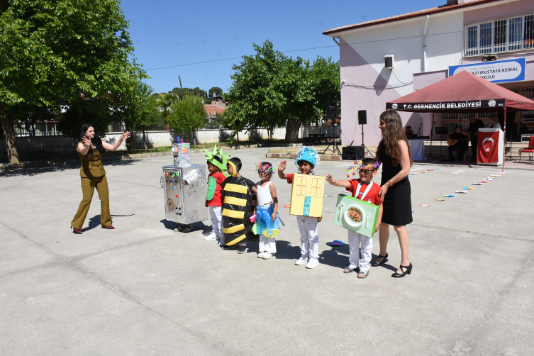 Aydın Germencik'te "Gazi Mustafa Kemal Atatürk ve Cumhuriyetin 100. Yılı" temalı bahar şenliği düzenlendi