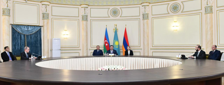 Azerbaycan ve Ermenistan bakanları barış anlaşması için Kazakistan’da görüştü