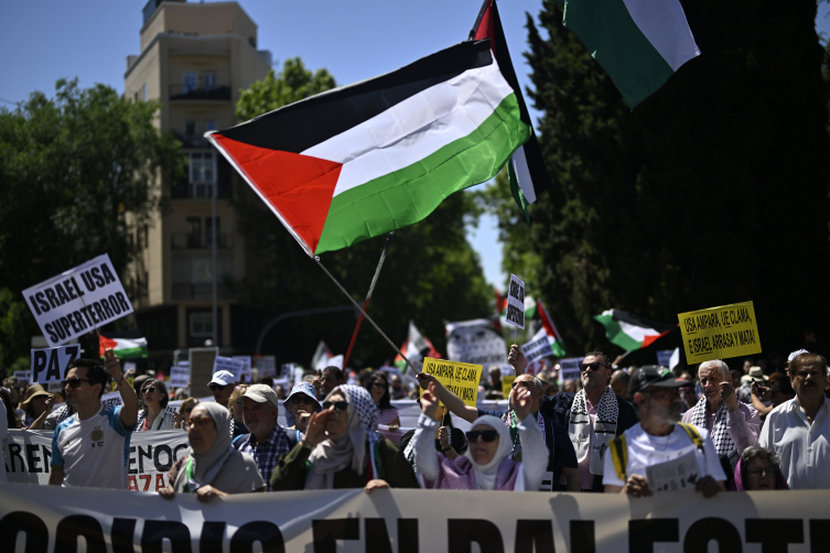 İspanya'da binlerce kişi Filistin için yürüdü