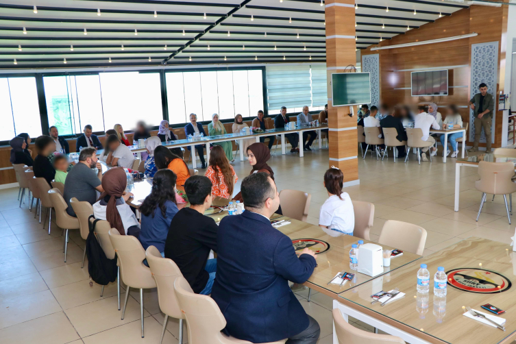 Siirt Valisi Kemal Kızılkaya anneleri ağırladı