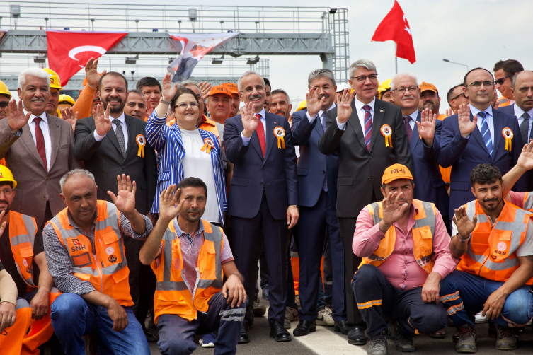 Bakan Uraloğlu: Yol sayesinde yatırım gelir ve üretim artar