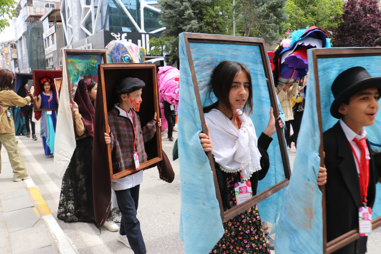 Van'da "21. Akdamar Çocuk ve Gençlik Tiyatroları Şenliği" başladı