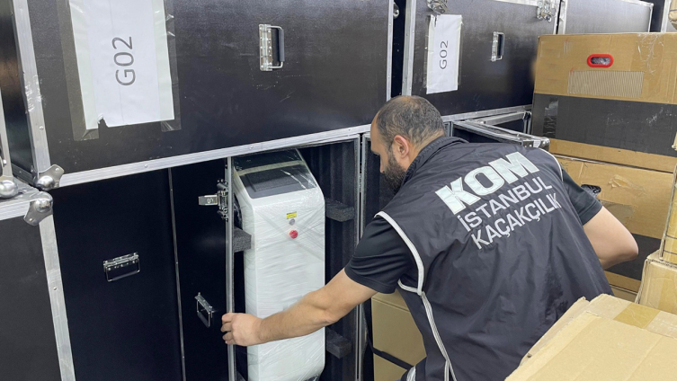 İstanbul'da kaçakçılara operasyon: 2 gözaltı