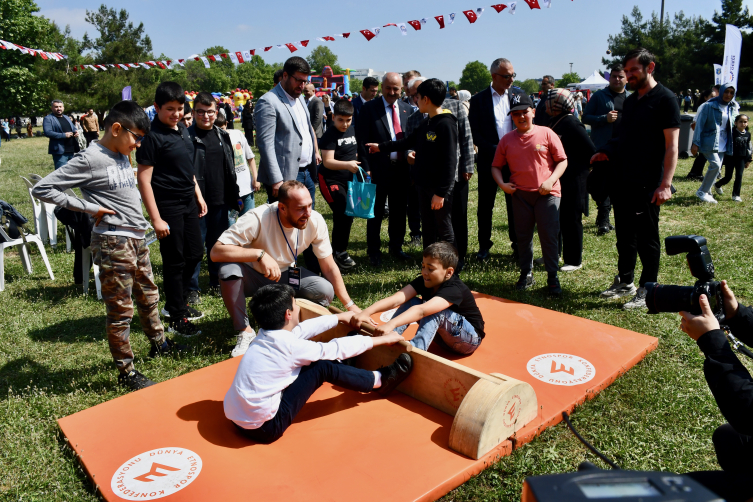 Kocaeli'de özel gereksinimli öğrenciler festivalde gönüllerince eğlendi