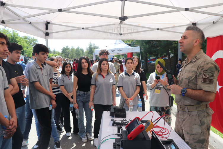 Batman'da jandarma lise öğrencilerini ağırladı