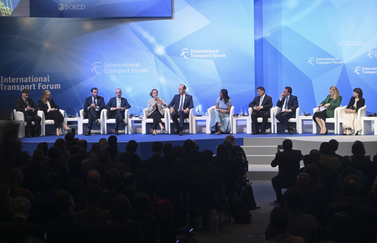 Uraloğlu: Demir yolları konusunda son zamanlarda ciddi yatırımlar yaptık