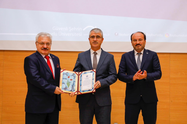 "Dede Korkut Bilim, Kültür, Sanat ve Spor Ödülleri" sahiplerini buldu