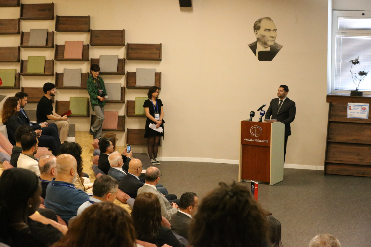 Eskişehir'de "10. Sağlık İletişim Sempozyumu" başladı