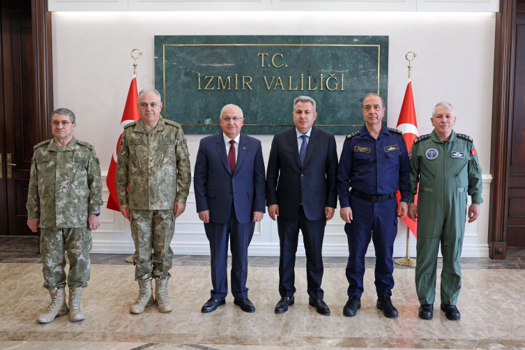 Bakan Güler, Efes-2024 Tatbikatı hazırlıklarını denetlemek üzere İzmir'e gitti