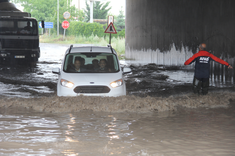Kayseri'de sağanak etkili oldu