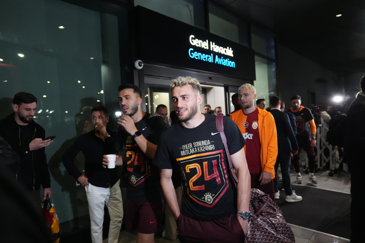 Şampiyon Galatasaray İstanbul'a geldi