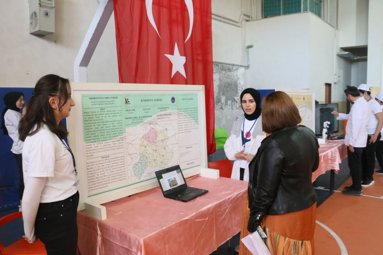Bayburt'ta öğrencilerin hazırladığı TÜBİTAK projeleri tanıtıldı