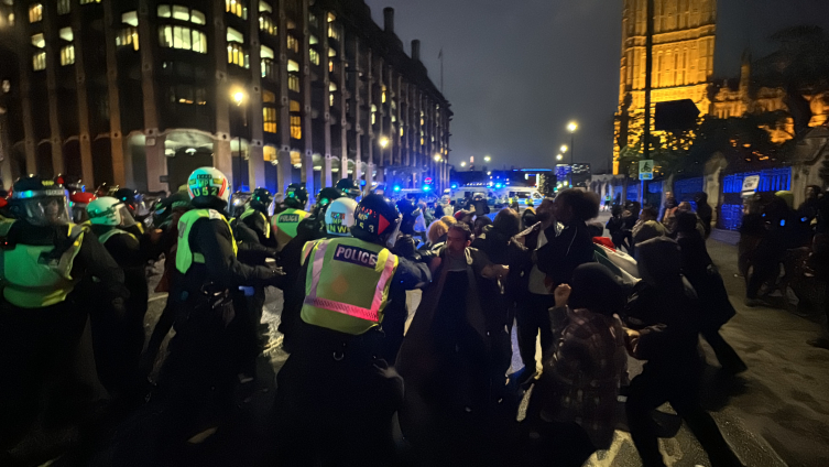 İsrail'in Refah'a yönelik saldırıları Londra'da protesto edildi