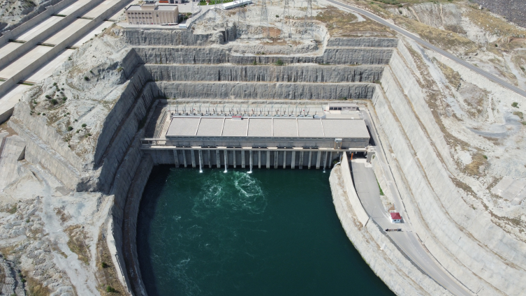 Bahar yağışları Batman'daki Ilısu Barajı'nda enerji üretimini 3 kat artırdı