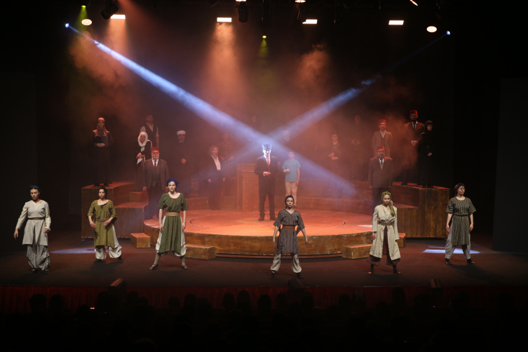 "Cumhuriyete Doğru" tiyatro oyunu Balıkesir'de sahnelendi