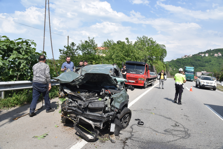 Giresun'da uçuruma yuvarlanan otomobildeki 3 kişi yaralandı