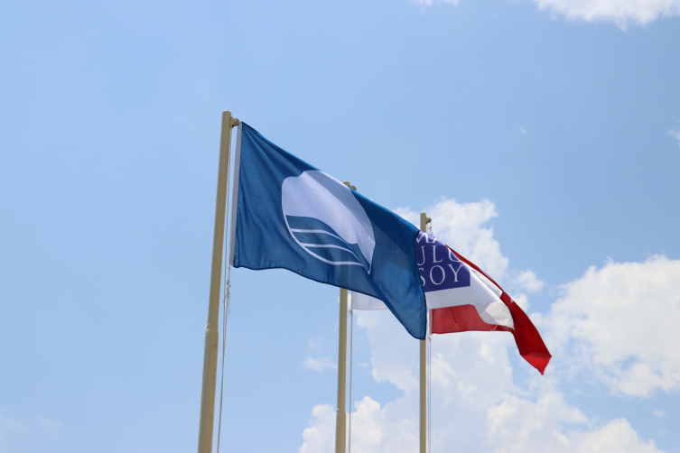 Göynük Plajı mavi bayrağı 30 yıldır bırakmıyor