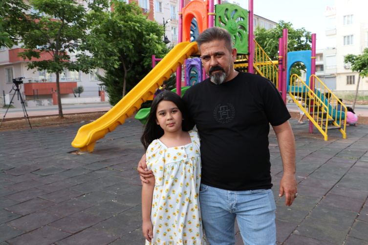 Parkta sahipsiz köpeklerin saldırdığı çocuk, dışarı çıkmaya korkar oldu