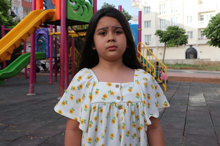 Parkta sahipsiz köpeklerin saldırdığı çocuk, dışarı çıkmaya korkar oldu