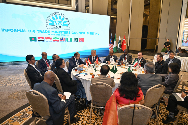D-8 ticaret bakanları İstanbul'da toplandı