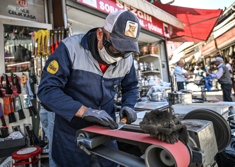 Bayram öncesi bıçak bileme mesaisi sürüyor