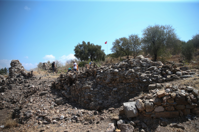 Kelenderis Antik Kenti'nde 2 bin 500 yıllık kalenin ortaya çıkarılması hedefleniyor