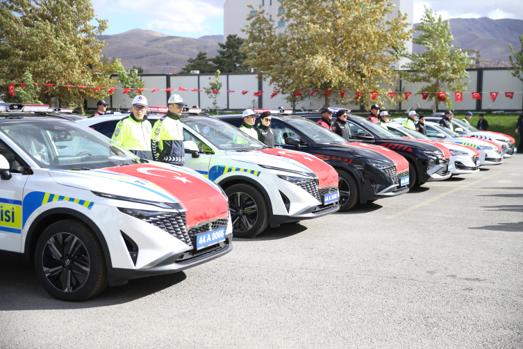 Malatya'da emniyet ve jandarma teşkilatına 80 araç teslim edildi